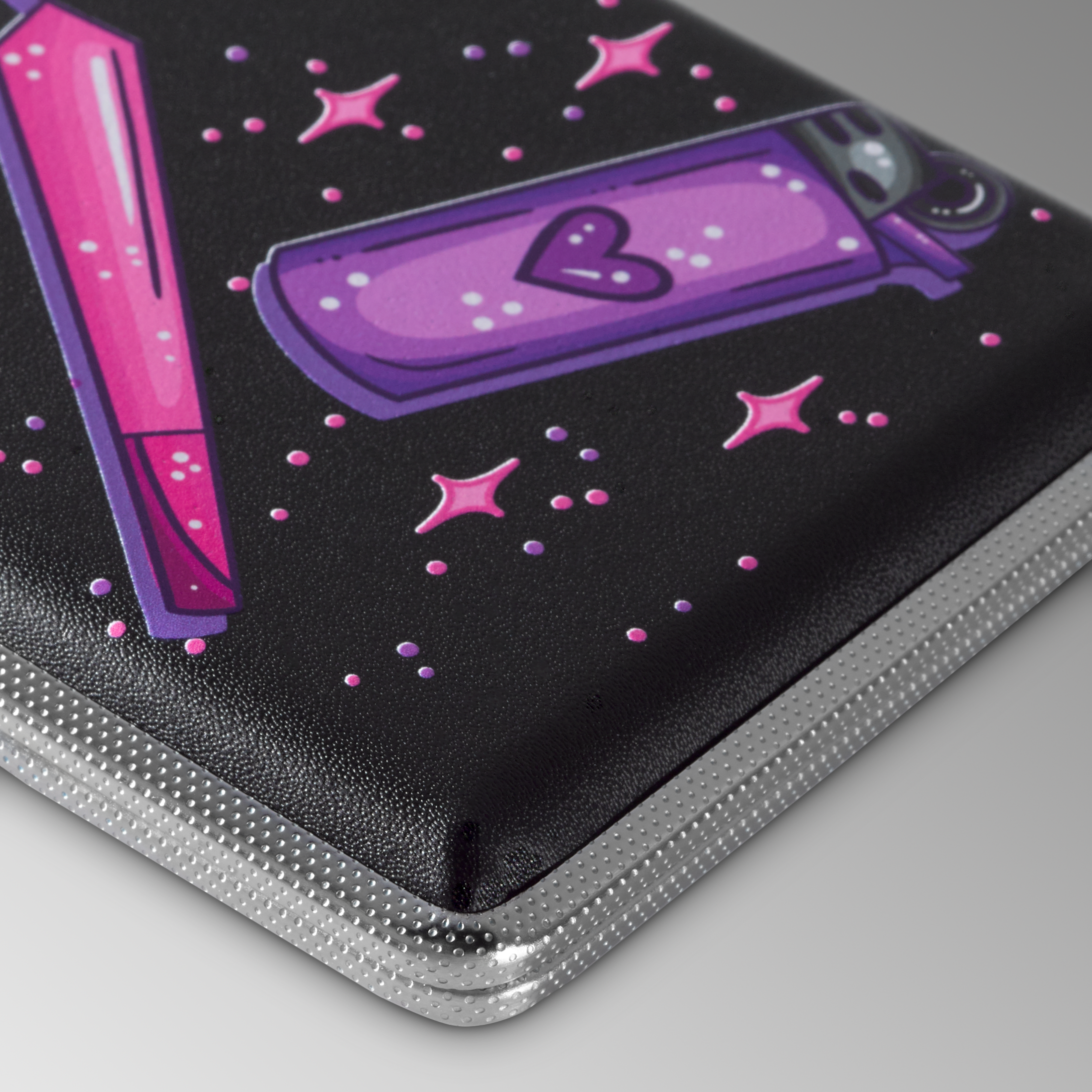 Puff Puff Pass stash case by Tarryn Ann, close-up of the purple potion and lipstick art